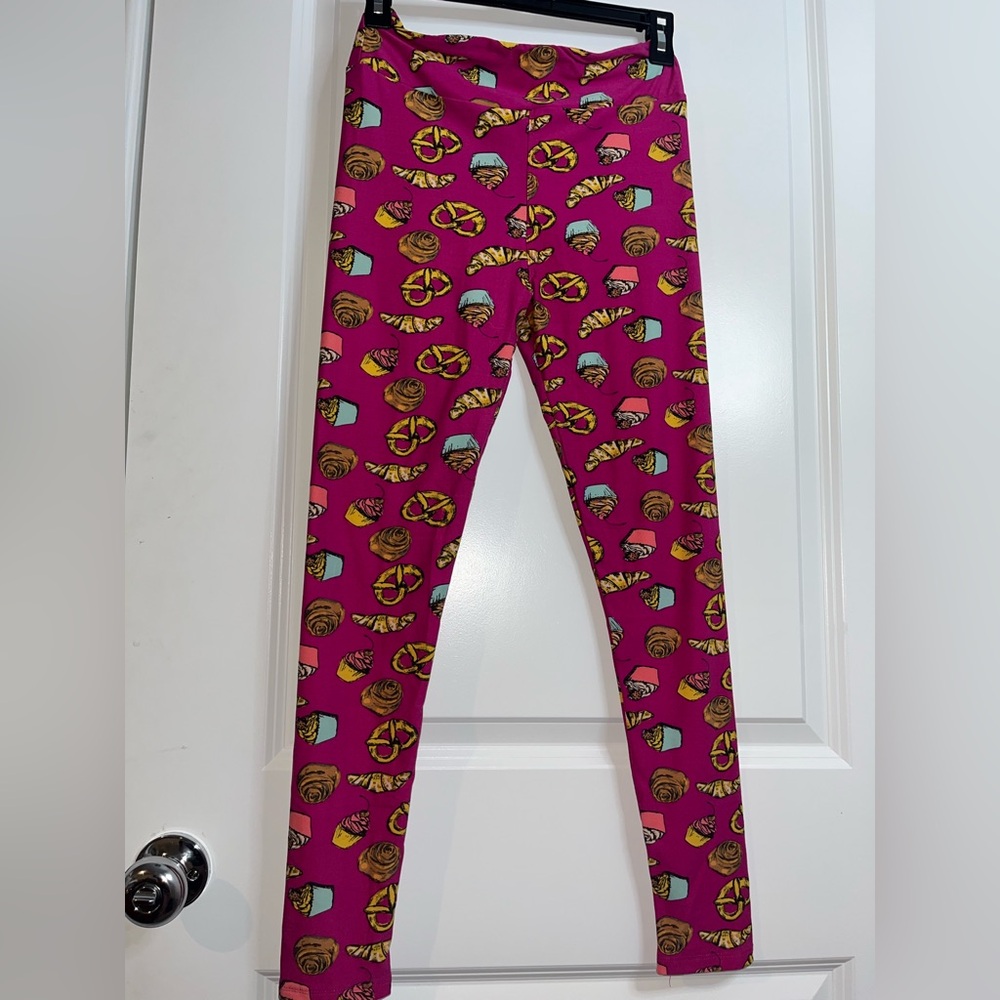 LuLaRoe Buttery Soft Stretch FuchsiaPink Leggings Sweets Pretzel Cupcake Bakery